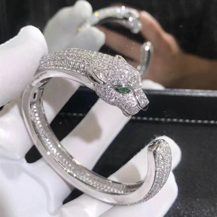 Custom Made Panthere De Cartier 18k White Gold 1602ct Diamond Emerald Onyx Bracelet