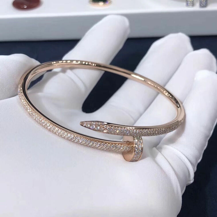 Juste Un Clou Bracelet Set With 374 Brilliant Cut Diamonds