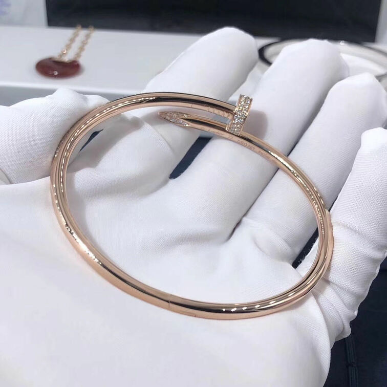 Juste Un Clou Bracelet Set With 374 Brilliant Cut Diamonds