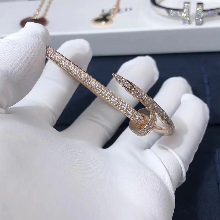 Juste Un Clou Bracelet Set With 374 Brilliant Cut Diamonds