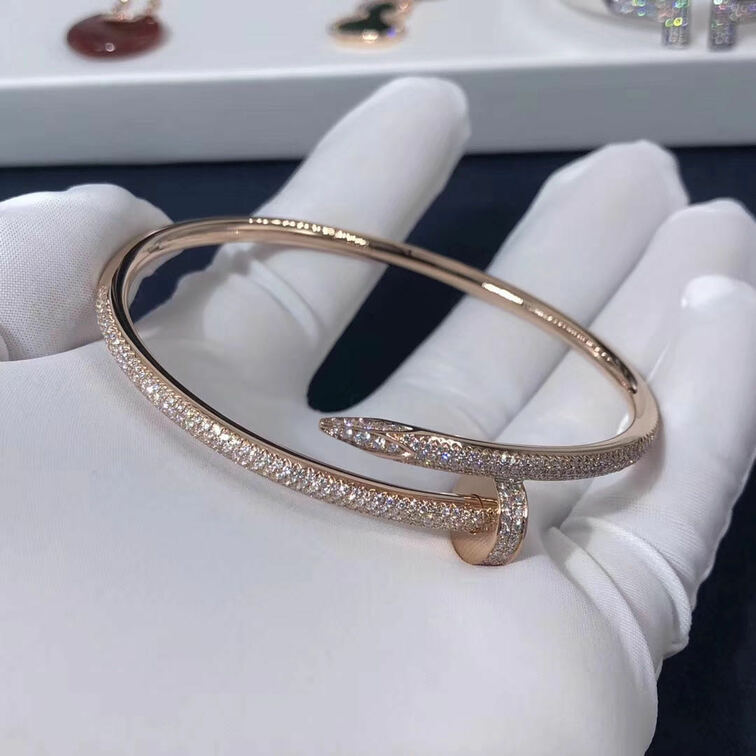 Juste Un Clou Bracelet Set With 374 Brilliant Cut Diamonds