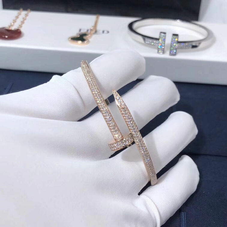 Juste Un Clou Bracelet Set With 374 Brilliant Cut Diamonds
