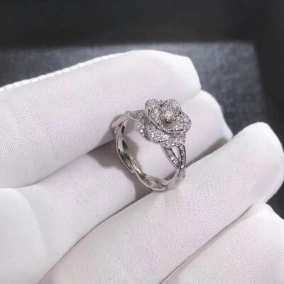 Piaget 18k White Gold With 71 Diamonds 05ct Rose Ring