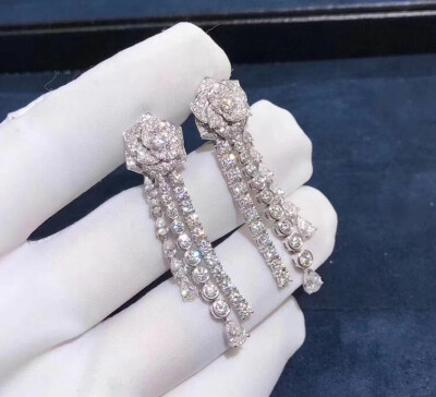 Piaget Diamonds Rose Earrings In 18k White Gold