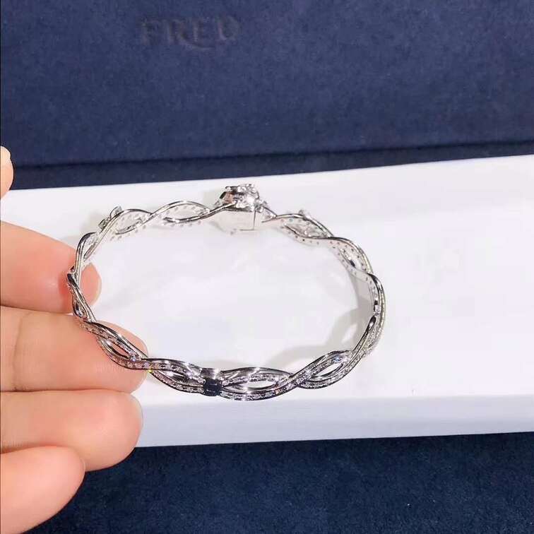Piaget Rose Bracelet In 18k White Gold Set With 190 Brilliant Cut Diamonds