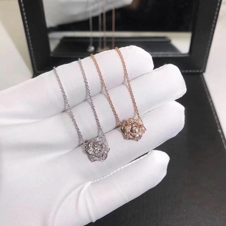 Piaget Rose Pendant In 18k Gold With 36 Diamonds