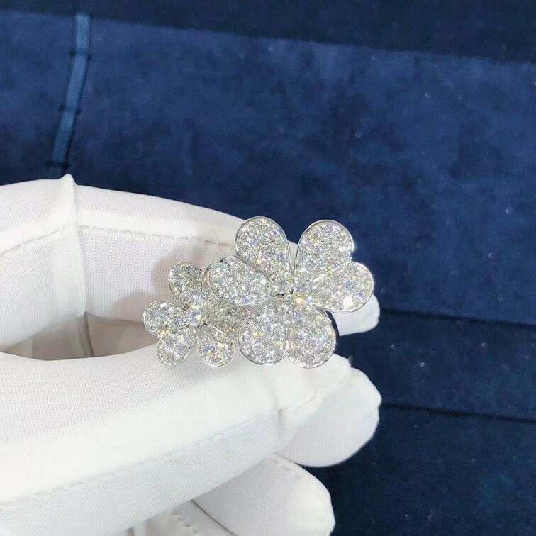 Van Cleef Arpels 18k White Gold Frivole Diamond Between The Finger Ring
