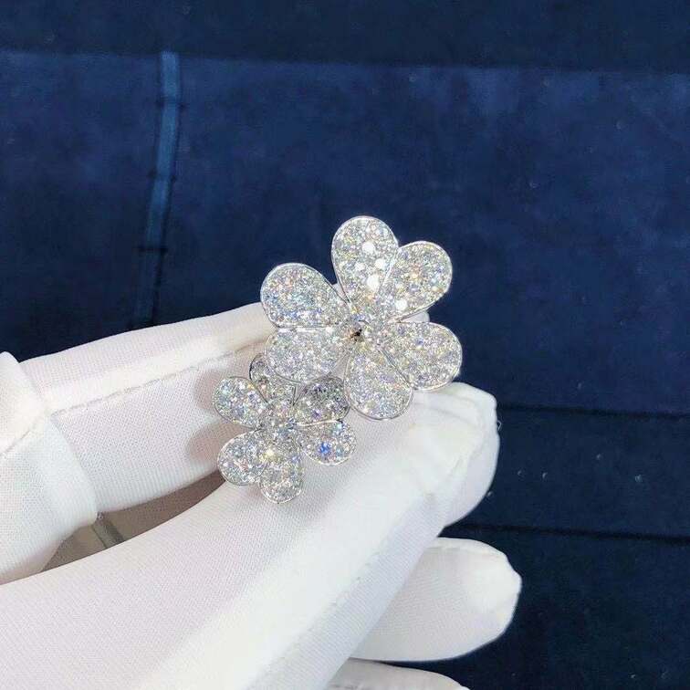 Van Cleef Arpels 18k White Gold Frivole Diamond Between The Finger Ring
