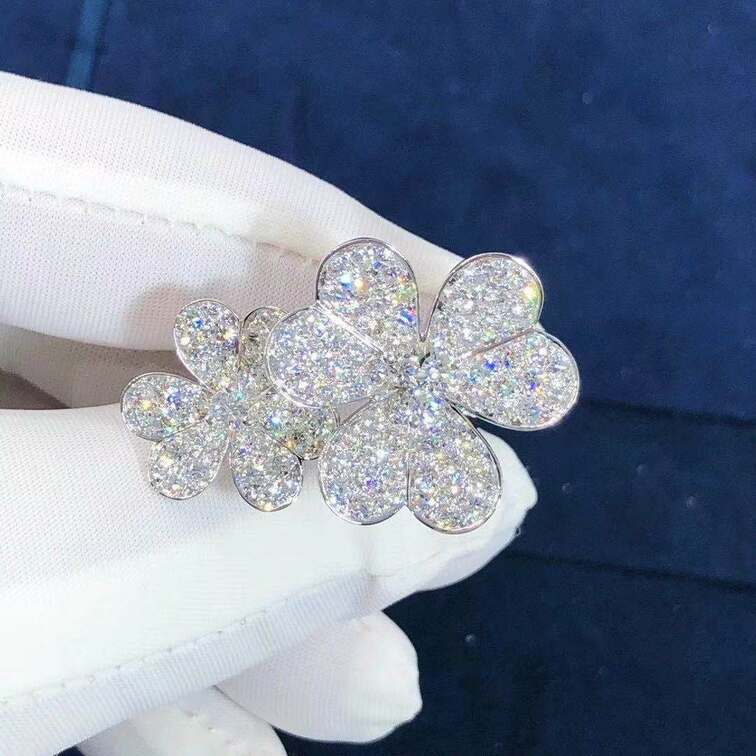 Van Cleef Arpels 18k White Gold Frivole Diamond Between The Finger Ring