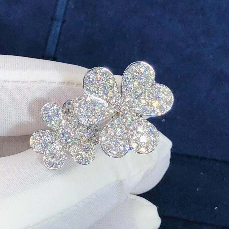 Van Cleef Arpels 18k White Gold Frivole Diamond Between The Finger Ring
