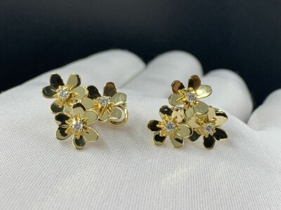 Van Cleef Arpels 18k Yellow Gold Diamond Mini Frivole 3 Flowers Earrings