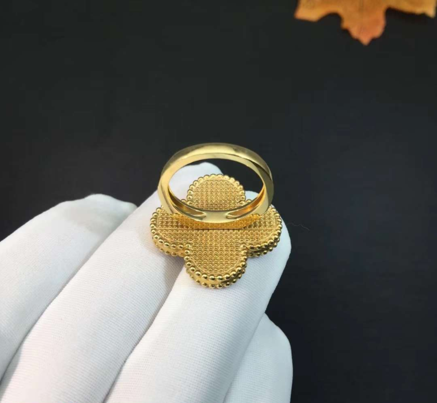 Van Cleef Arpels 18k Yellow Gold Malachite Magic Alhambra Ring