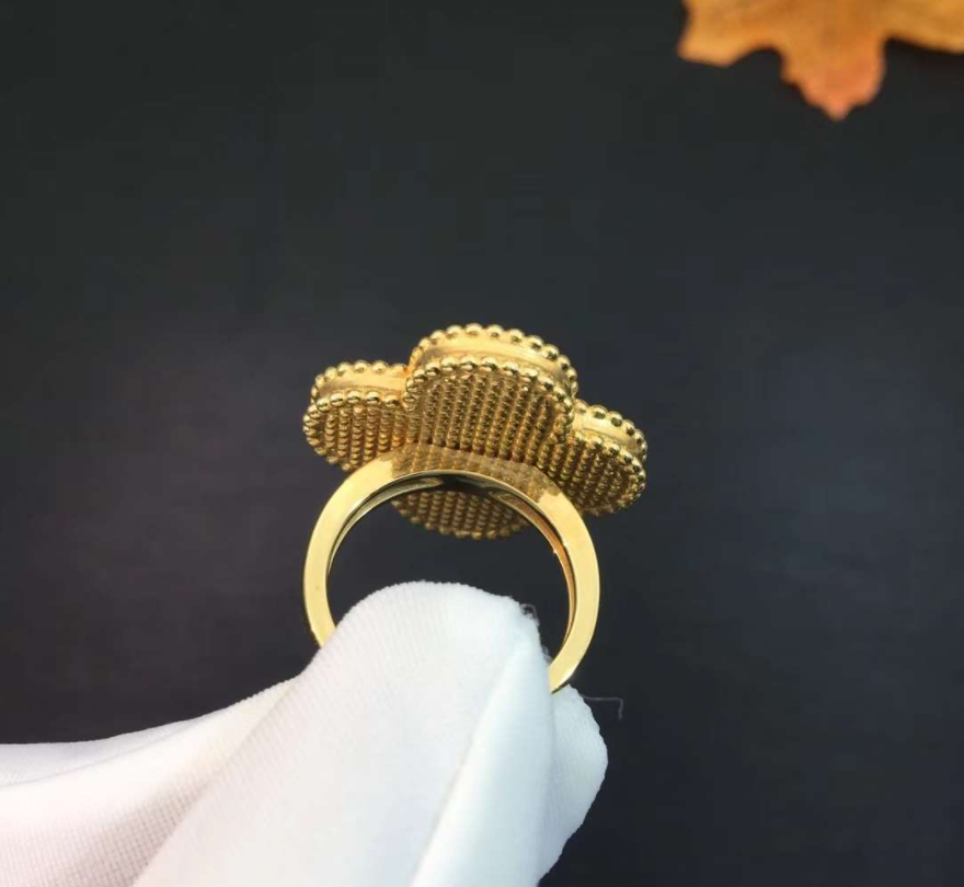 Van Cleef Arpels 18k Yellow Gold Malachite Magic Alhambra Ring