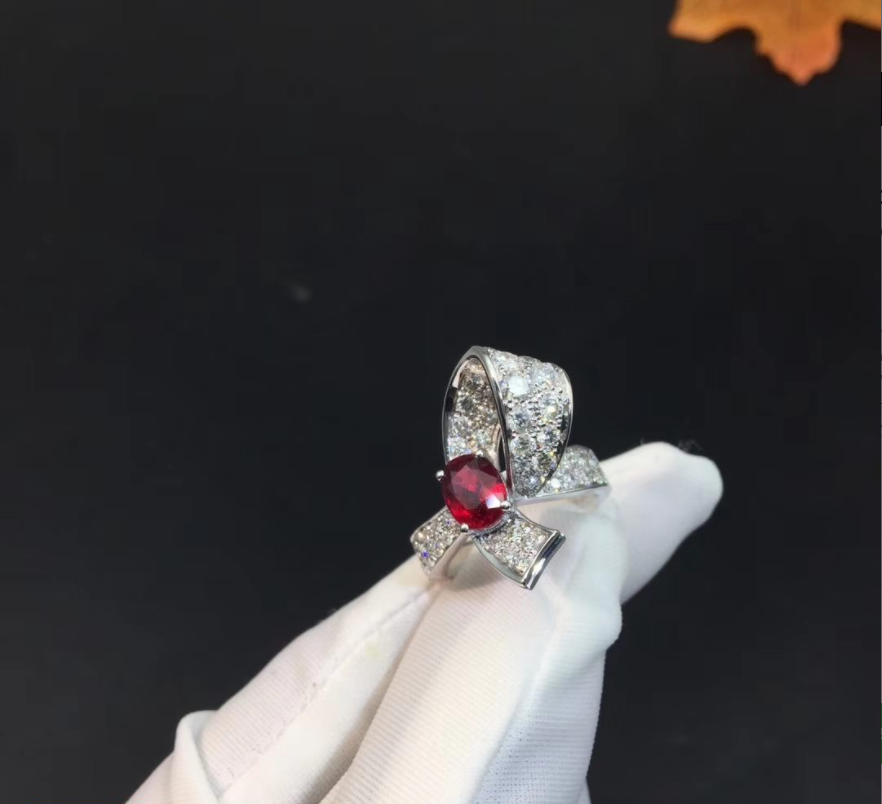 Van Cleef Arpels Boucle Single Diamond 18k White Gold Ring