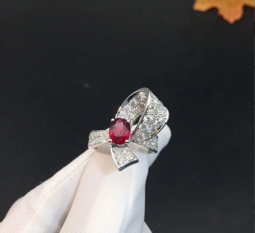 Van Cleef Arpels Boucle Single Diamond 18k White Gold Ring