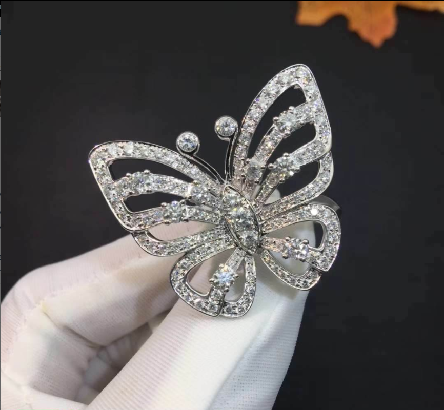 Van Cleef Arpels Flying Butterfly Between The Finger Ring 18k White Gold Diamonds