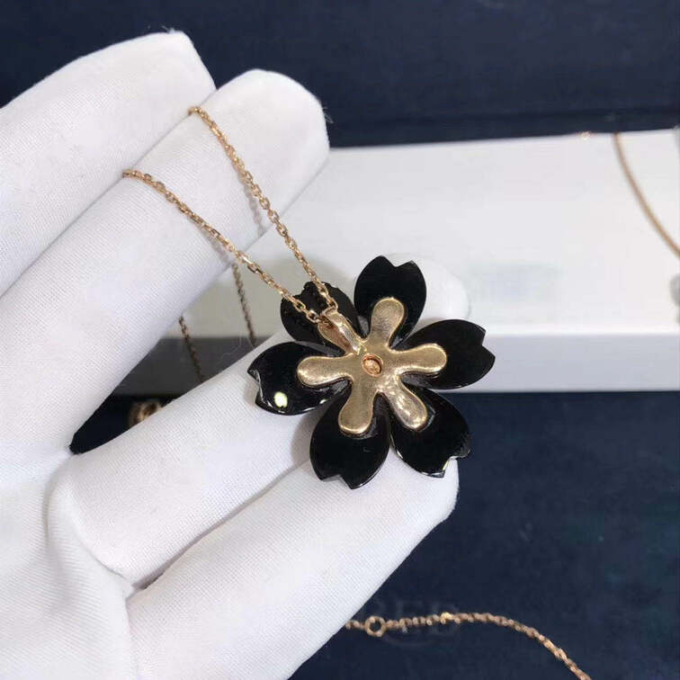 Van Cleef Arpels Rose De No L Clip Pendant 18k Yellow Gold Small Model