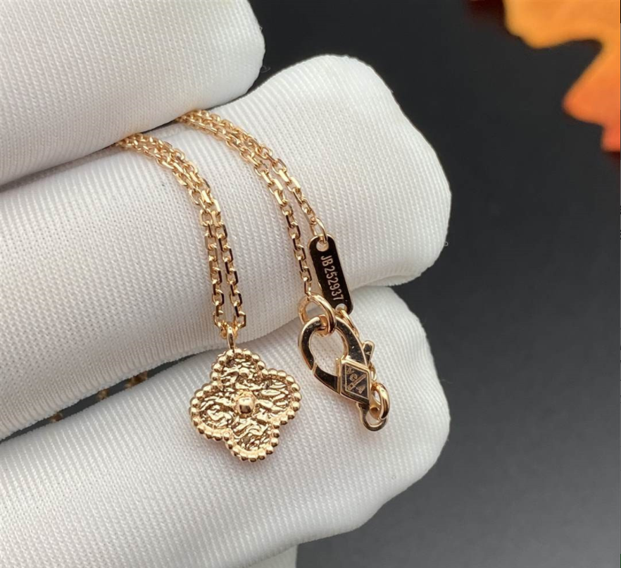 Van Cleef Arpels Sweet Alhambra Pendant 18k Rose Gold 9mm