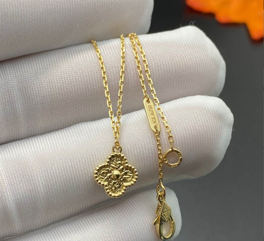 Van Cleef Arpels Sweet Alhambra Pendant 18k Yellow Gold 9mm