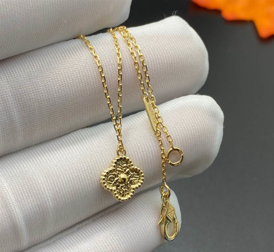 Van Cleef Arpels Sweet Alhambra Pendant 18k Yellow Gold 9mm