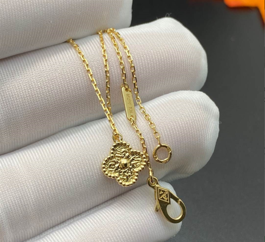 Van Cleef Arpels Sweet Alhambra Pendant 18k Yellow Gold 9mm
