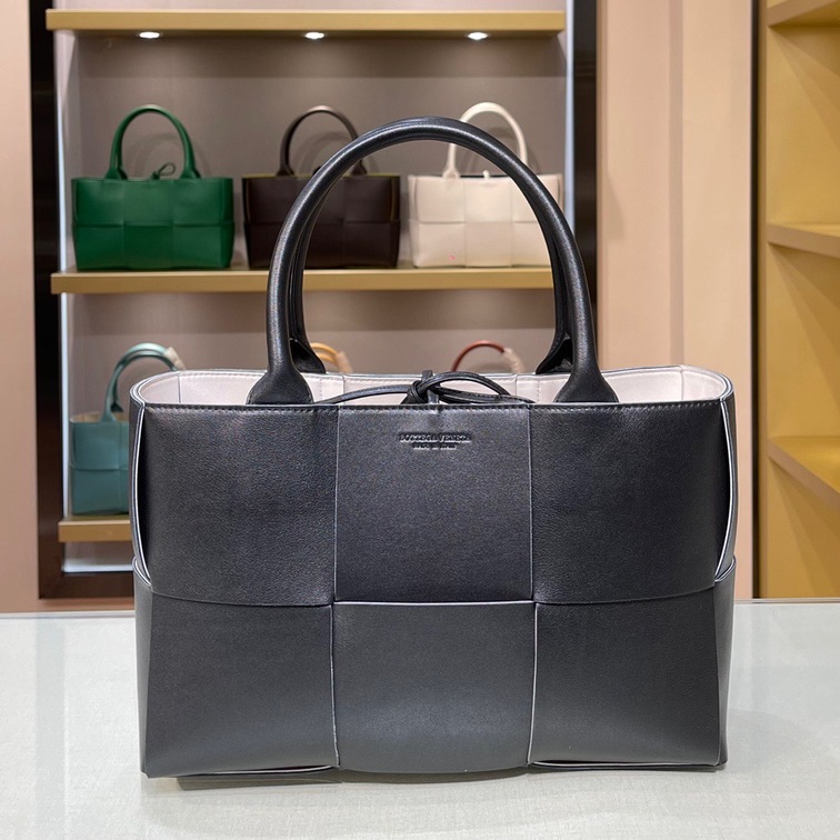 Bottega Arco Tote Black 36 Ss2022