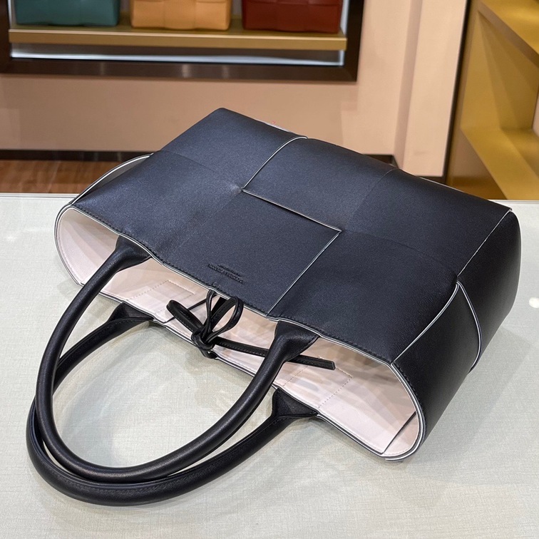 Bottega Arco Tote Black 36 Ss2022