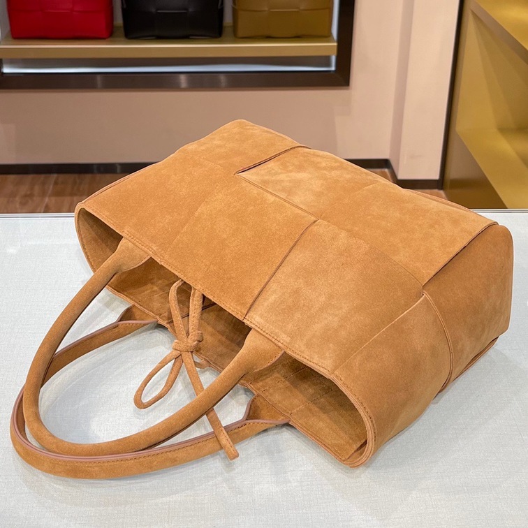 Bottega Arco Tote Brown 36 Ss2022