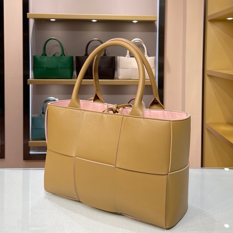 Bottega Arco Tote Brown Pink 36 Ss2022