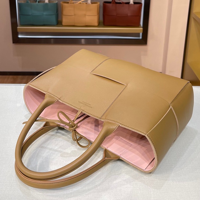 Bottega Arco Tote Brown Pink 36 Ss2022
