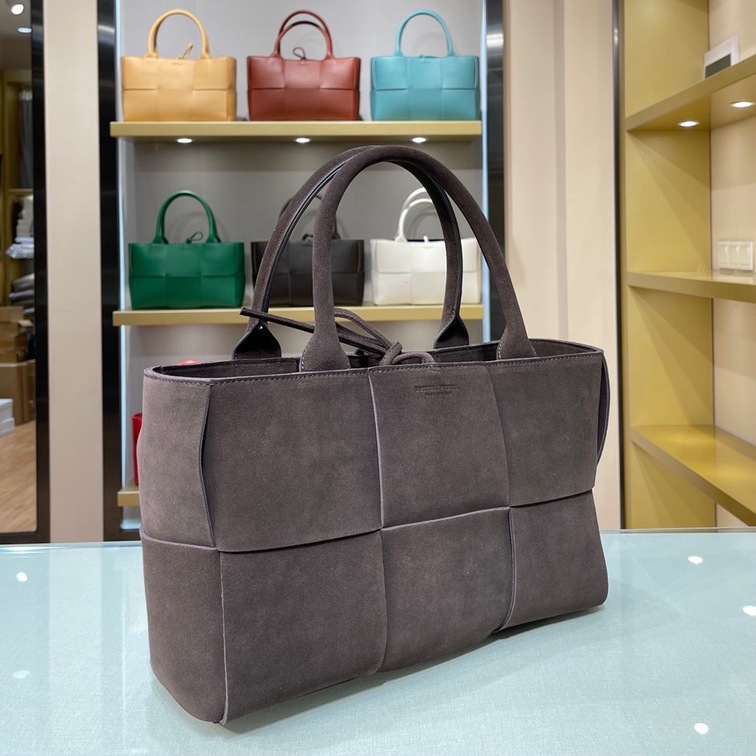 Bottega Arco Tote Dark Chocolate 36 Ss2022