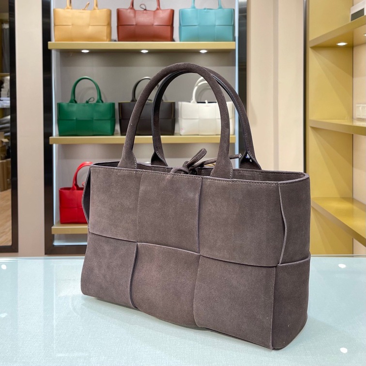 Bottega Arco Tote Dark Chocolate 36 Ss2022