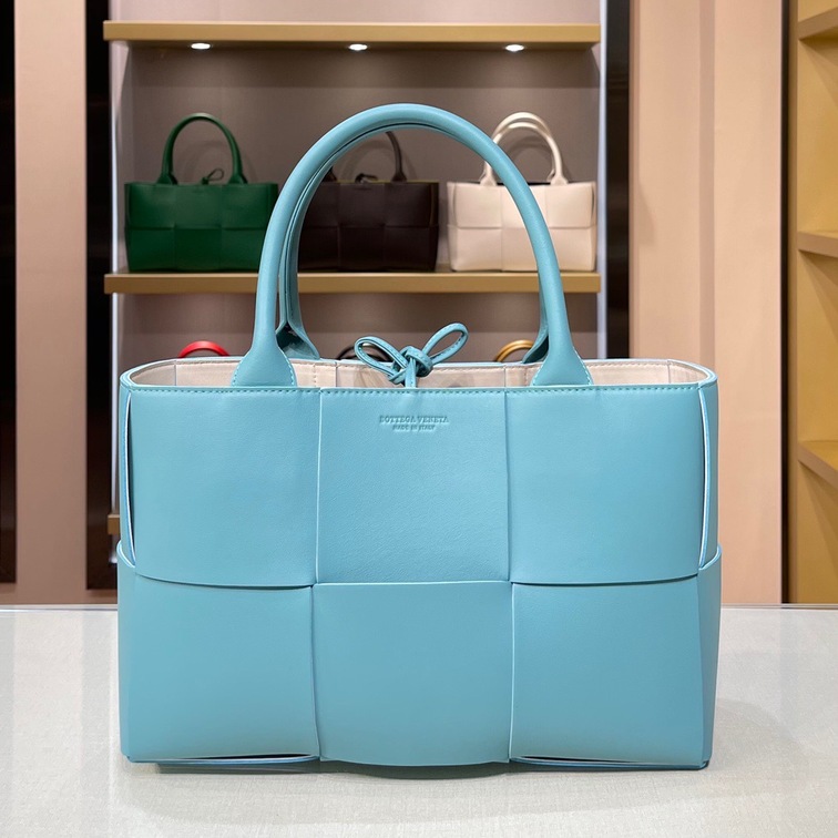 Bottega Arco Tote Mint 36 Ss2022