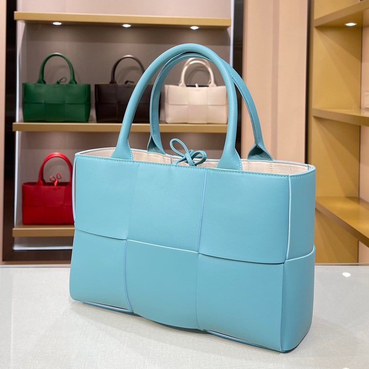 Bottega Arco Tote Mint 36 Ss2022