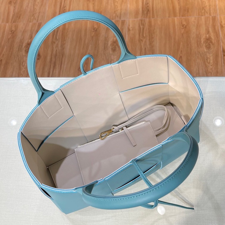 Bottega Arco Tote Mint 36 Ss2022