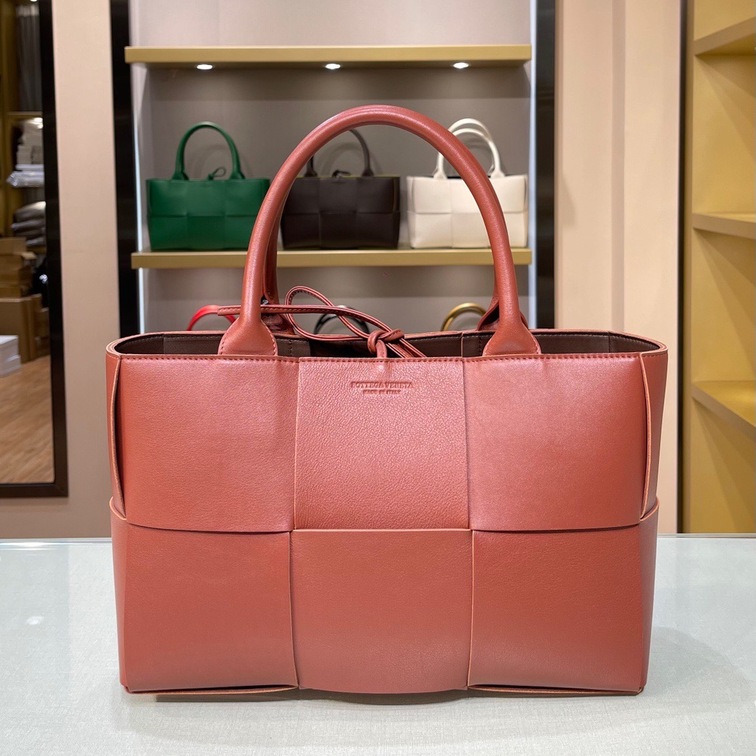 Bottega Arco Tote Strawberry 36 Ss2022