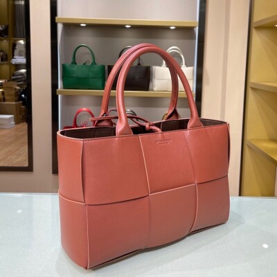 Bottega Arco Tote Strawberry 36 Ss2022
