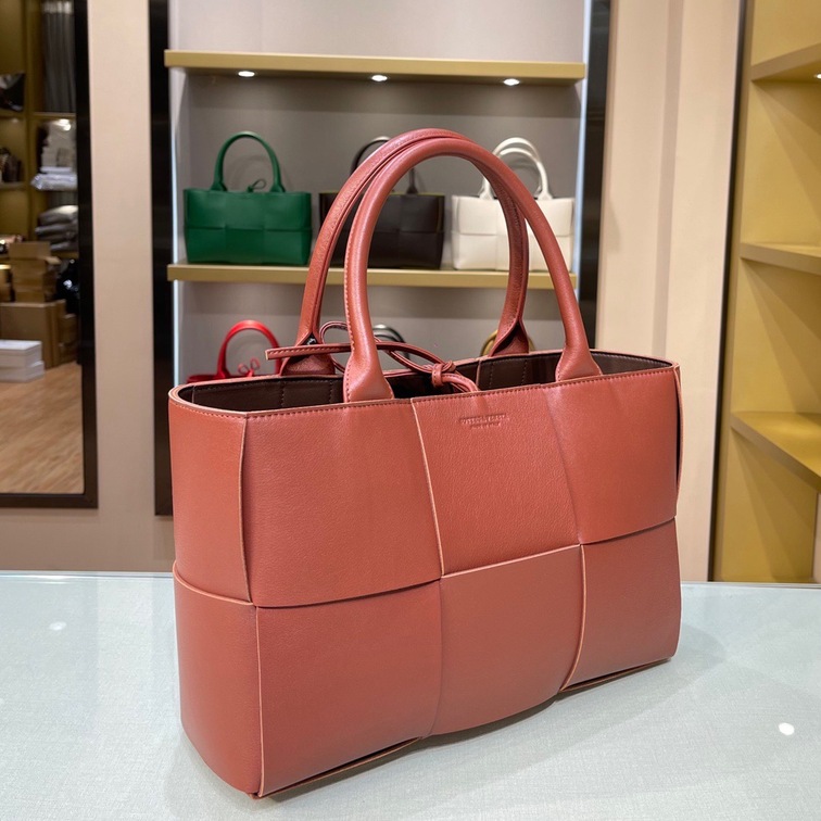 Bottega Arco Tote Strawberry 36 Ss2022