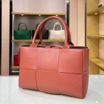 Bottega Arco Tote Strawberry 36 Ss2022