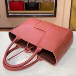 Bottega Arco Tote Strawberry 36 Ss2022