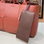 Bottega Arco Tote Strawberry 36 Ss2022