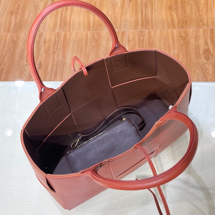 Bottega Arco Tote Strawberry 36 Ss2022
