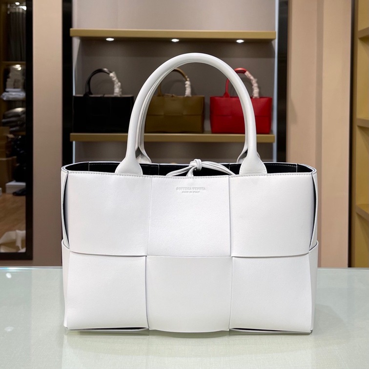 Bottega Arco Tote White 36 Ss2022