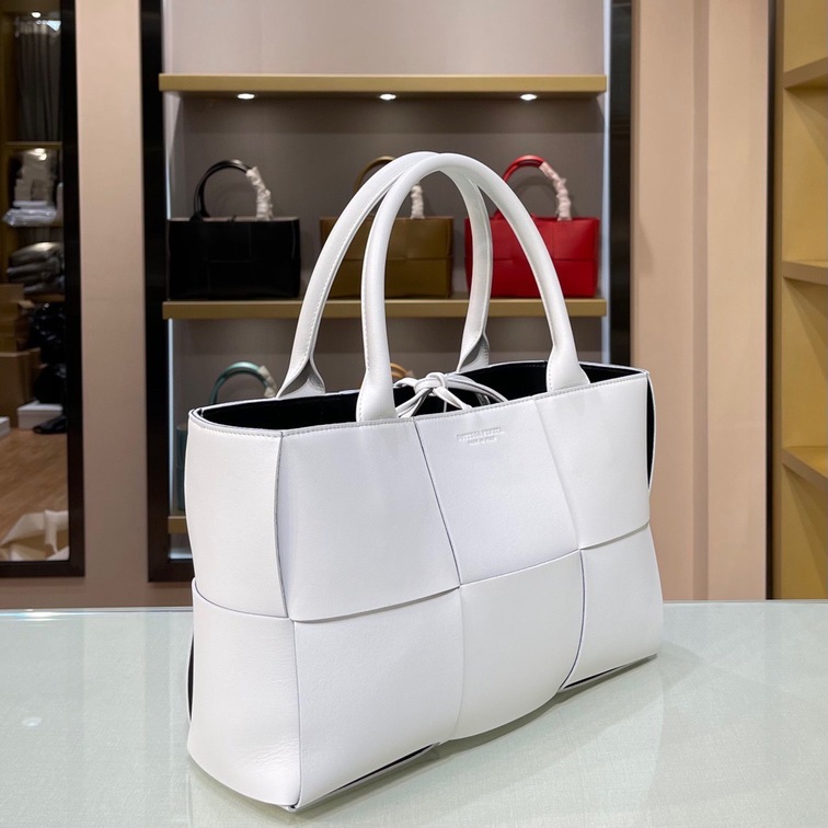 Bottega Arco Tote White 36 Ss2022