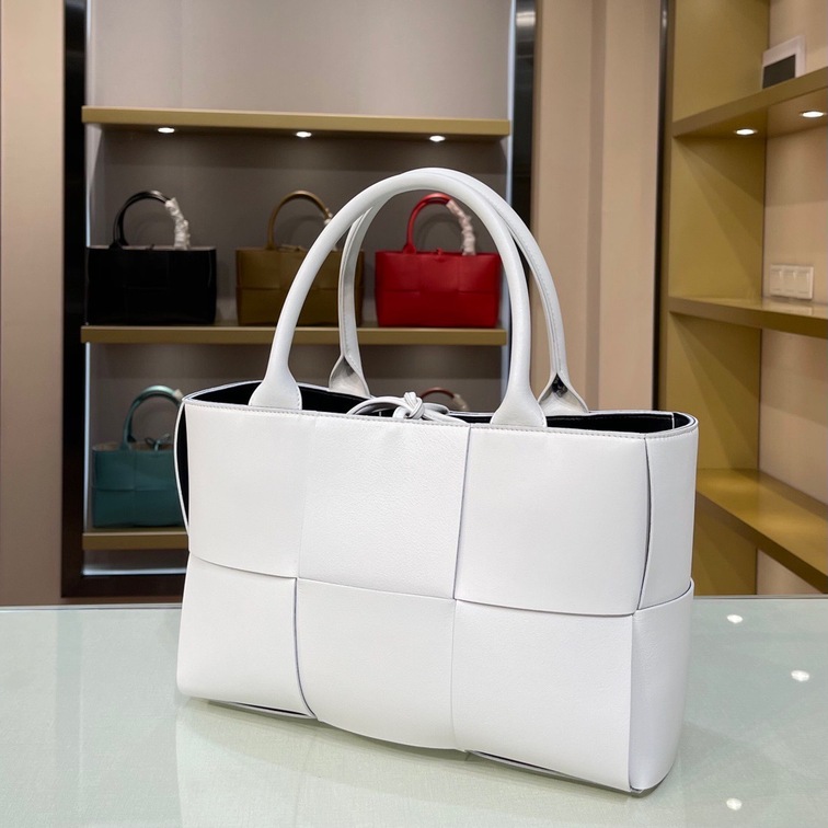 Bottega Arco Tote White 36 Ss2022