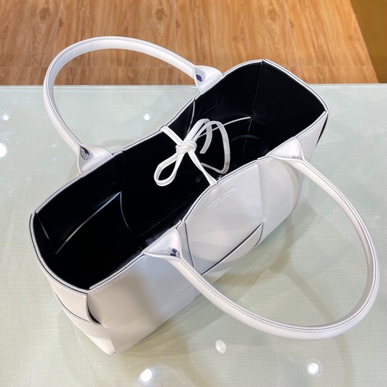 Bottega Arco Tote White 36 Ss2022