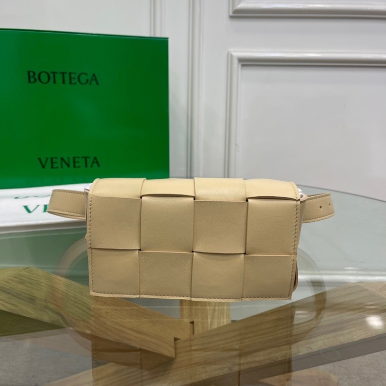 Bottega Belt Cassette Bag Beige 175 Ss2022