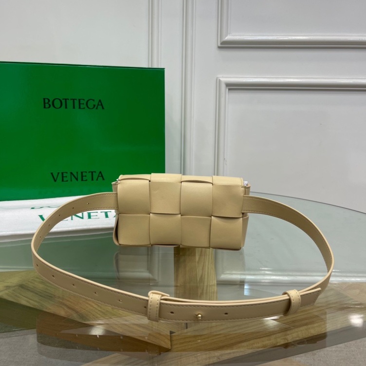 Bottega Belt Cassette Bag Beige 175 Ss2022