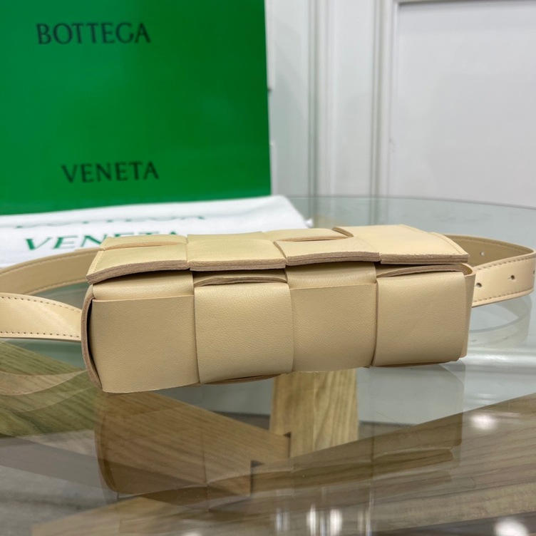 Bottega Belt Cassette Bag Beige 175 Ss2022