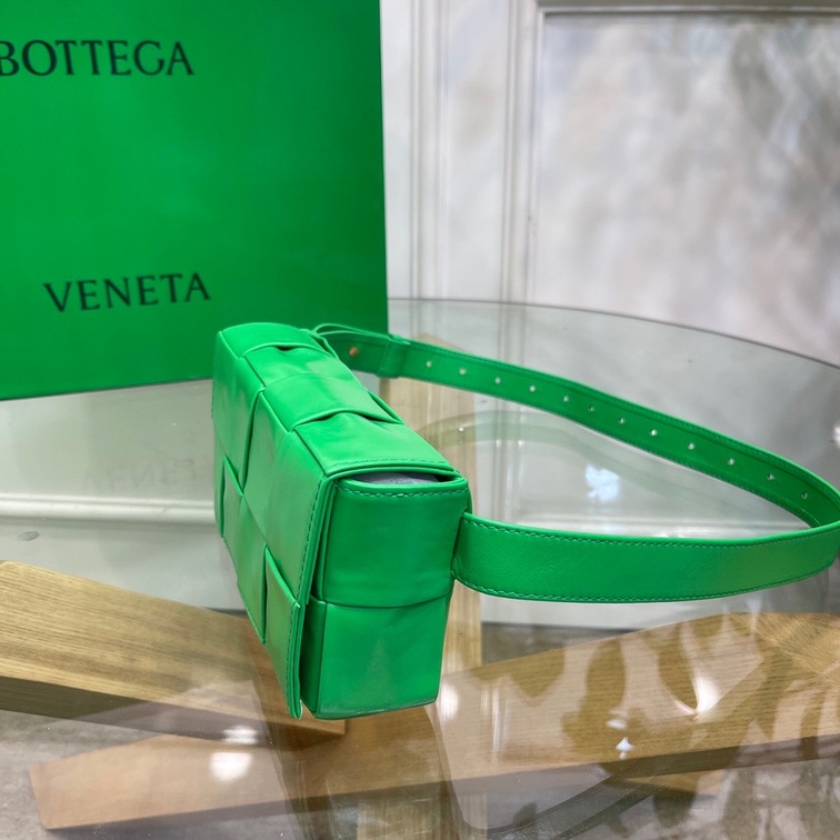 Bottega Belt Cassette Bag Green 175 Ss2022